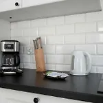 Exclusive Riverfront With Ac & Parking In By Renters *