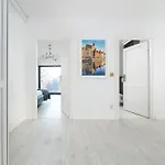 Daire Exclusive Riverfront With Ac & Parking In By Renters *