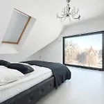 Exclusive Riverfront With Ac & Parking In By Renters * Gdansk