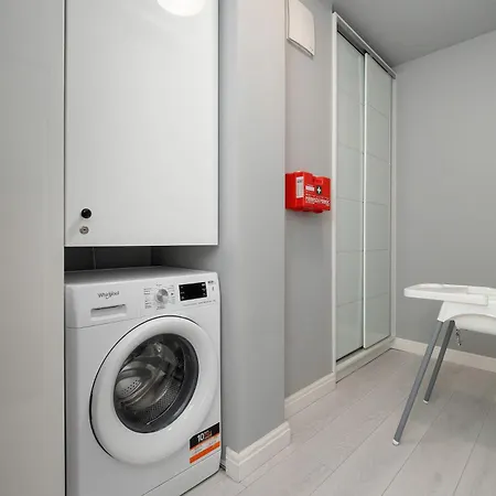 Exclusive Riverfront With Ac & Parking In By Renters *