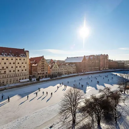 Exclusive Riverfront With Ac & Parking In By Renters Apartmán Gdaňsk