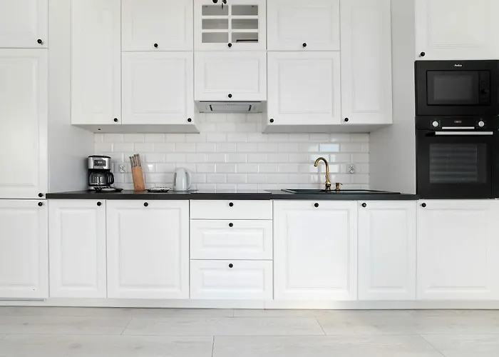 Apartment Large Air Conditioned By The River In With Parking And Desk By Renters *