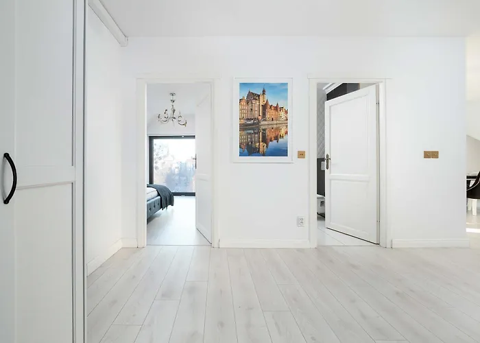 Apartment Large Air Conditioned By The River In With Parking And Desk By Renters *