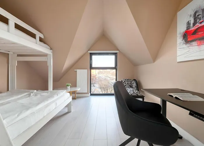 Apartment Large Air Conditioned By The River In With Parking And Desk By Renters *