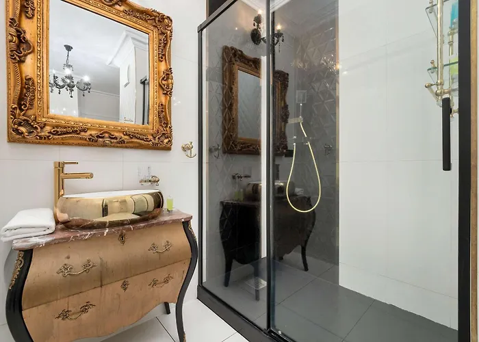 Apartman Large Air Conditioned By The River In With Parking And Desk By Renters *