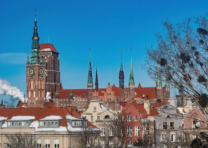 Large Air Conditioned By The River In With Parking And Desk By Renters
