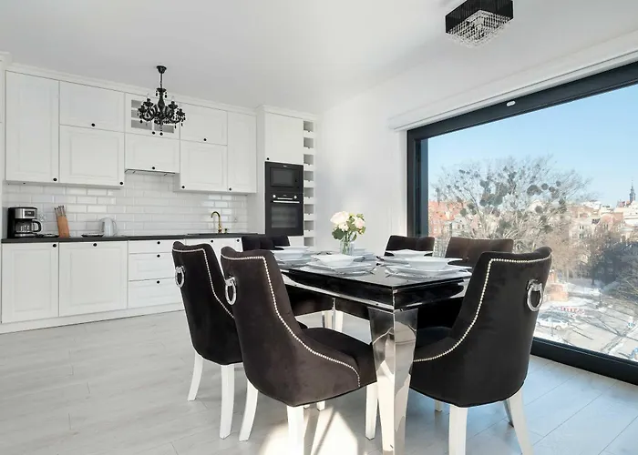 Large Air Conditioned By The River In With Parking And Desk By Renters