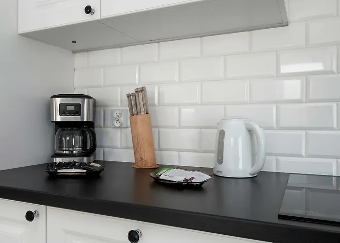 Large Air Conditioned By The River In With Parking And Desk By Renters *